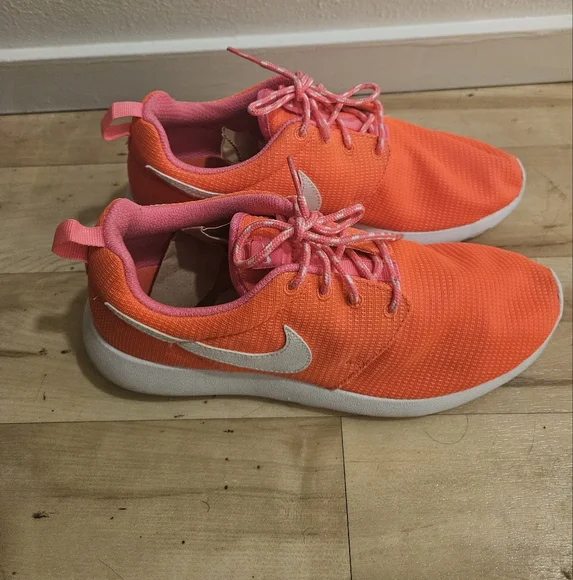 Girl's NIKE 'Roshe One' Sz 7Y US Runners Shoes Orange Pink - Picture 3 of 8